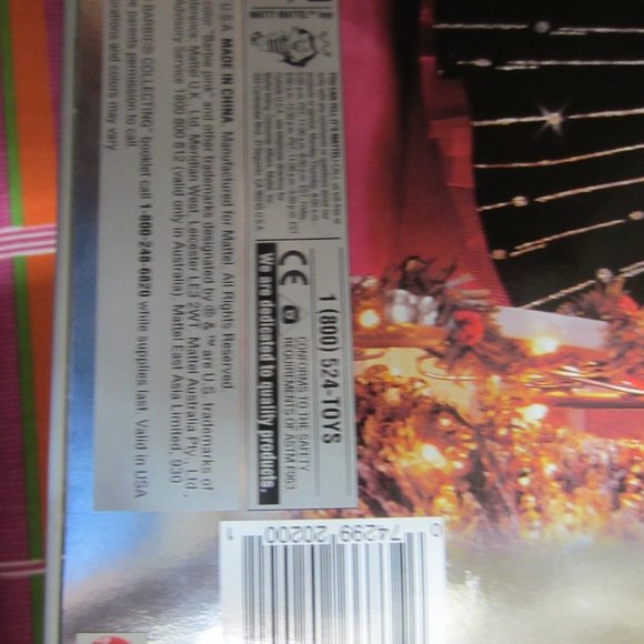 VINTAGE-1998-COLLECTIABLE-MATTELL-HAPPY HOLIDAYS/HALLMARK KEEPSAKE BARBIE DOLL - Picture 6 of 9